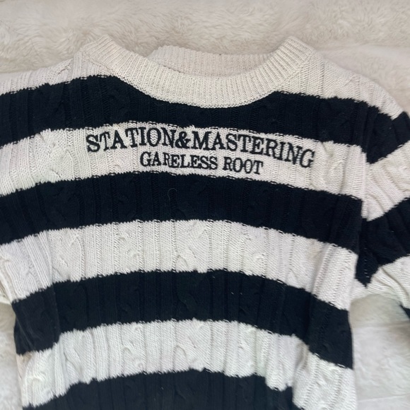 unisex black and white sweater - Picture 4 of 4